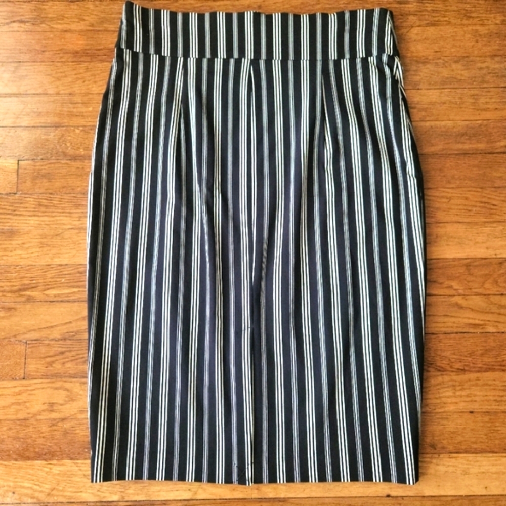 New York & Company pencil skirt size large black with white stripes